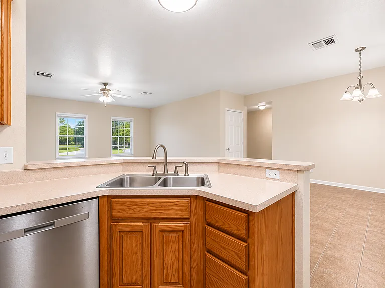 138 Lake Forest Dr — Photo 6