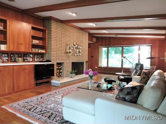 2nd image of 1011 Parkway E