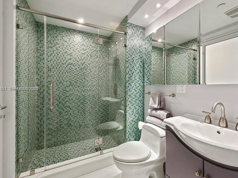 1040 Biscayne Blvd #4403 — Photo 24