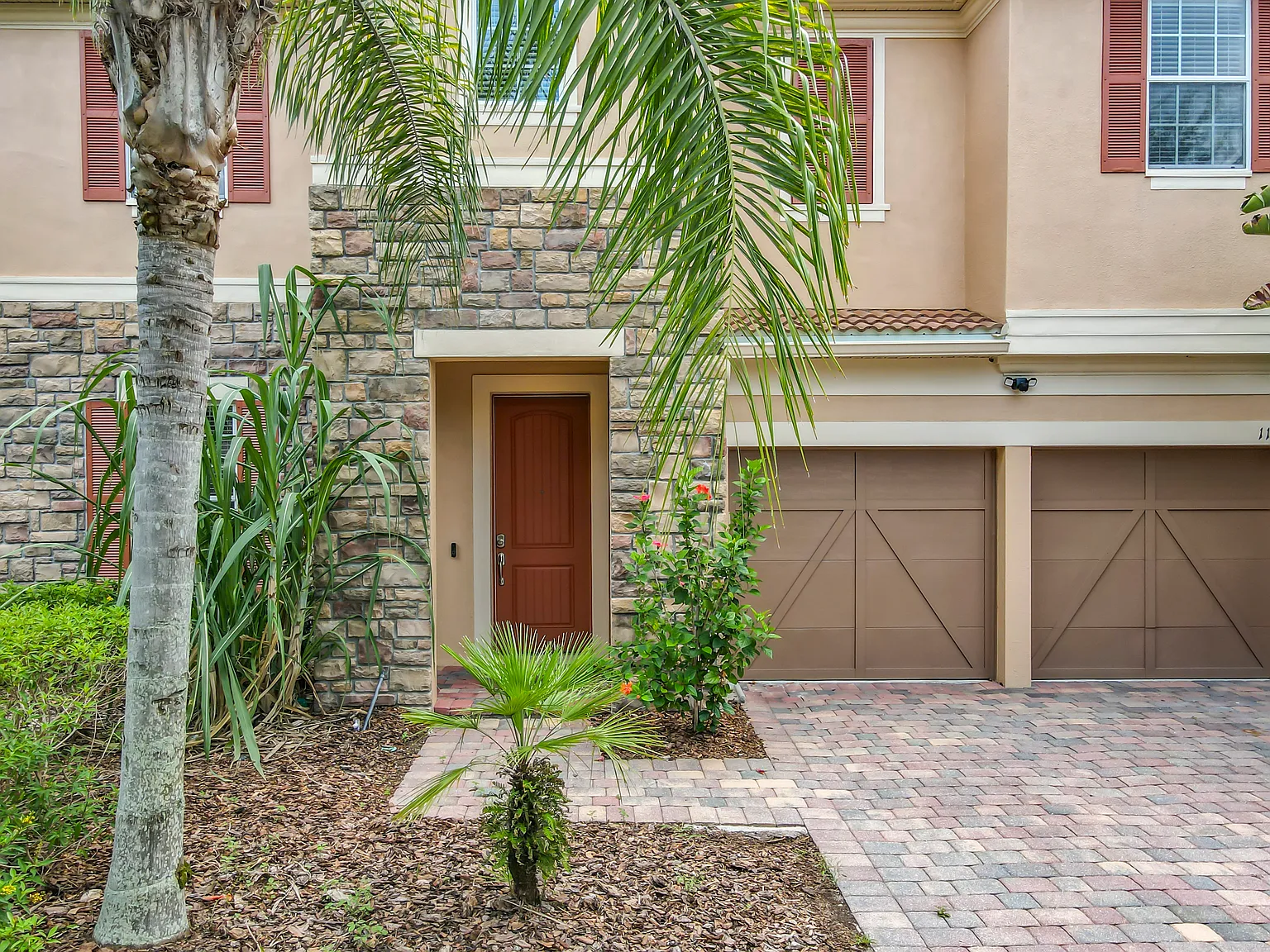 4 bed, 4056 sqft, $4,400 — Photo 2