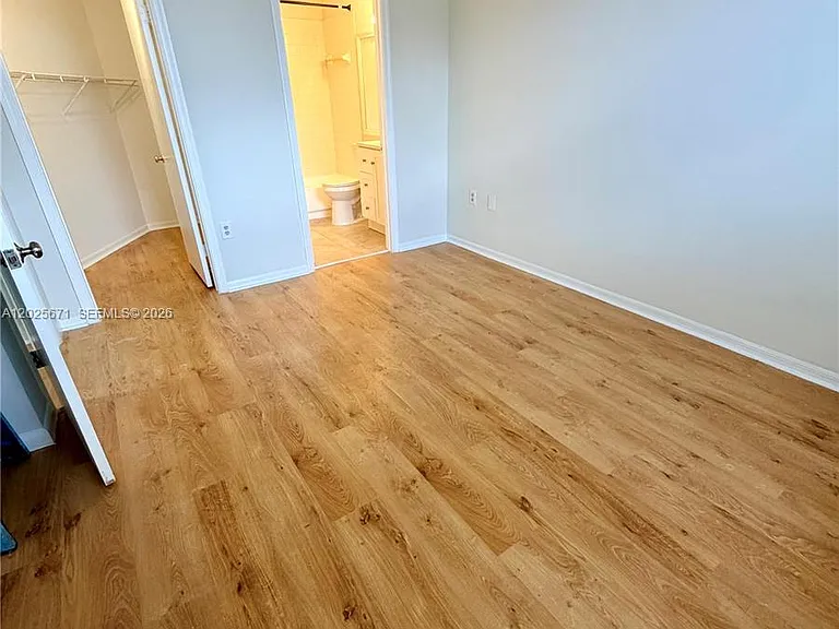 19216 Glenmoor Dr #19216 — Photo 36