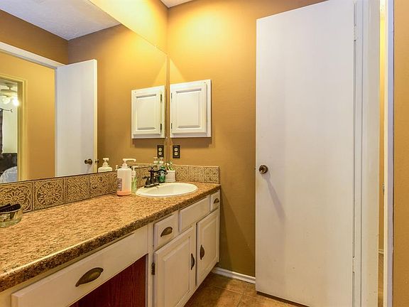 3rd image of 2311 Pebbledowne Cir
