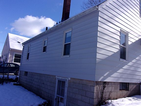3rd image of 1111 Munroe Falls Ave