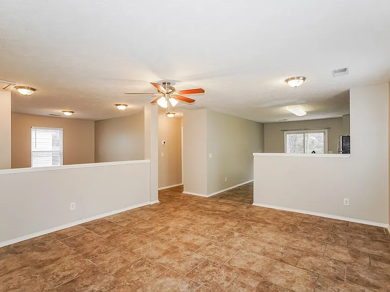 2814 Creekbend Dr — Photo 4
