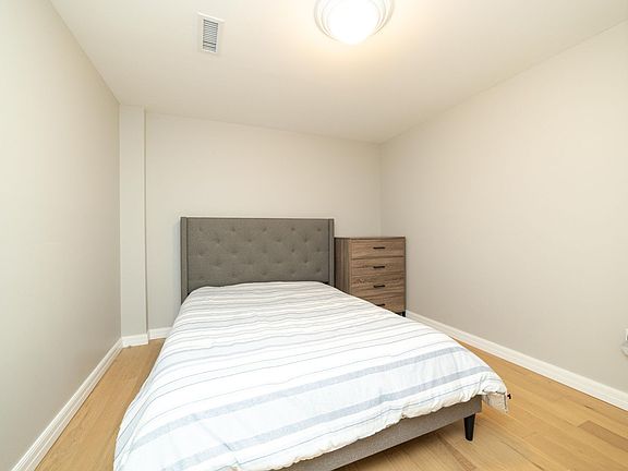 4th image of 32 N Park Row #223