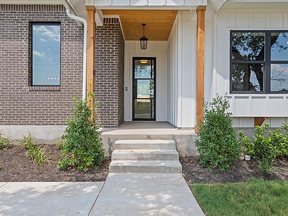 4th image of 1106 Canyon Edge Dr