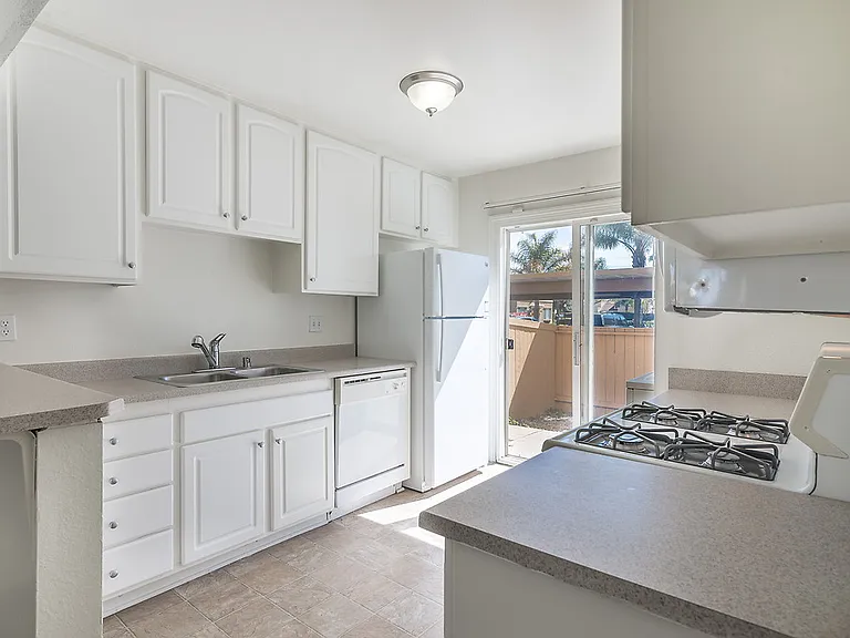 Monterey Villas — Photo 12