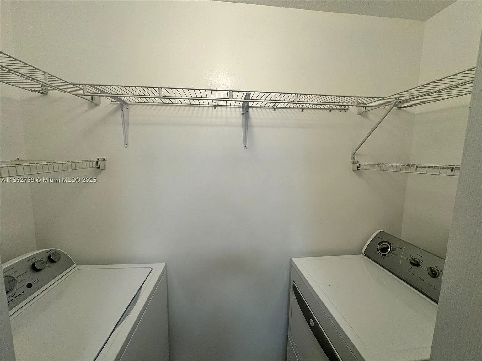 3 bed, 1391 sqft, $2,900 — Photo 3