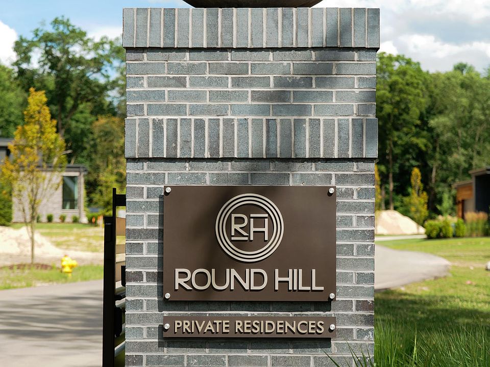 2nd image of 6569 Round Hill Ct SE