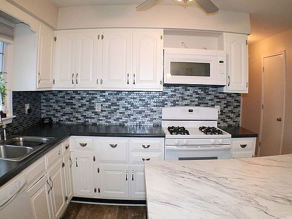 5th image of 1704 W North Shore Dr