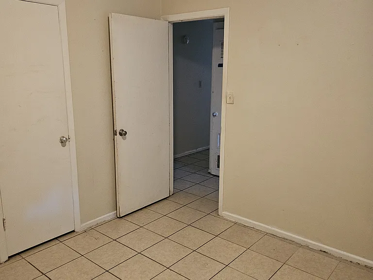 4655 Poinciana Dr — Photo 21