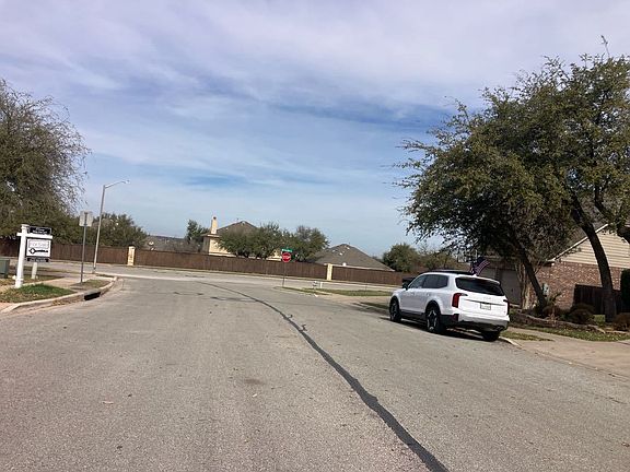 5th image of 403 Red Hawk Dr