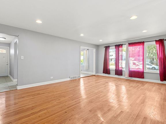 3rd image of 1214 Hirsch Ave