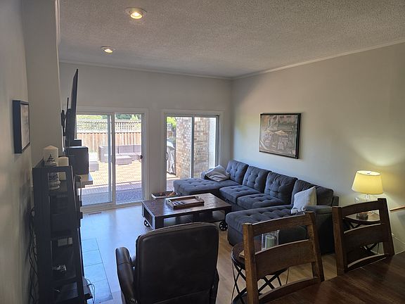 2nd image of 2542 York Ave