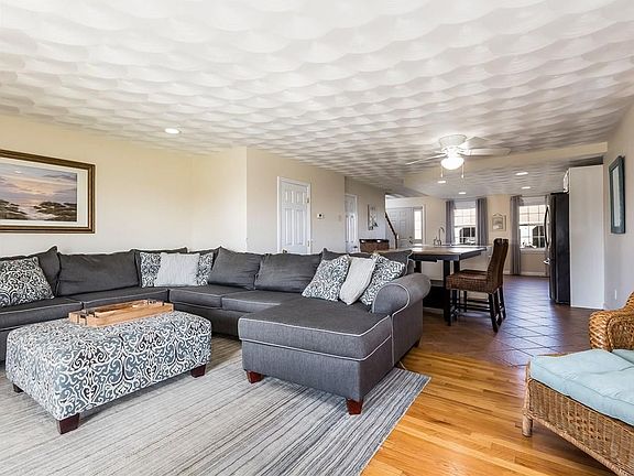 2nd image of 702 Fairway Dr #702
