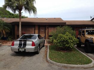 2361 Oak Ct, Pembroke Pines, FL 33026