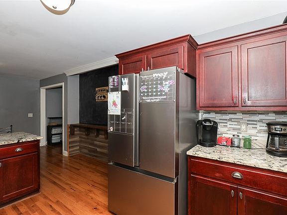 5th image of 185 Hillshore Ct