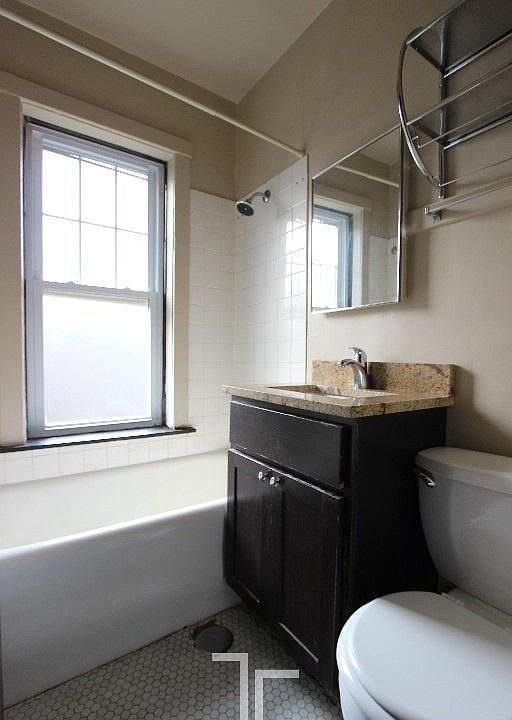 1st image of 2100 W Ainslie St #21023W