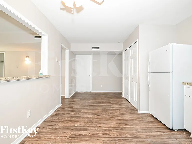4906 Stagecoach Ln — Photo 4