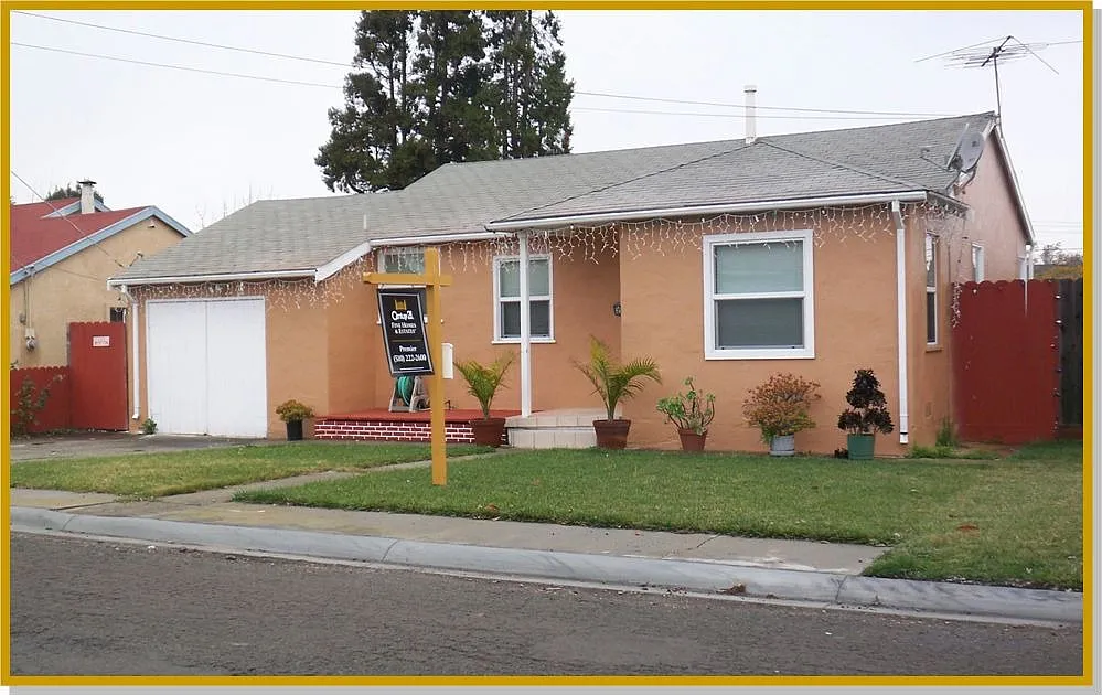 2423 Clare St photo 1