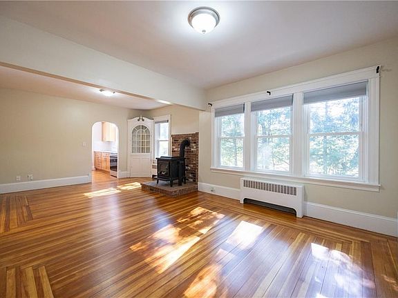 5th image of 224 Arcade Ave