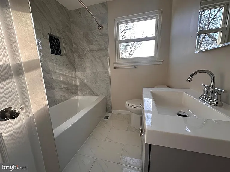 225 Velde Ave — Photo 10