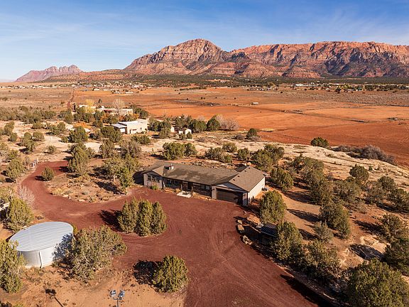 4th image of 2591 S Desert Dr