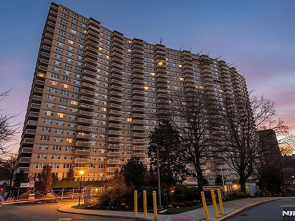 2nd image of 555 North Ave APT 8N
