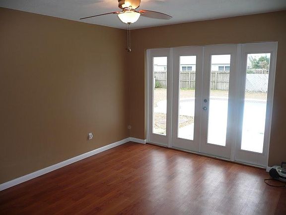 5th image of 1203 Oakwood Ln