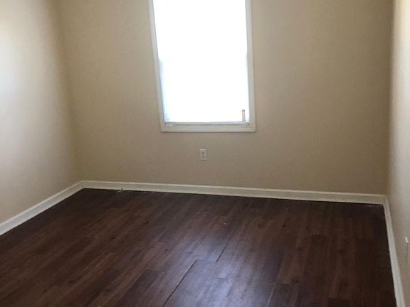4th image of 212 Curry Ct