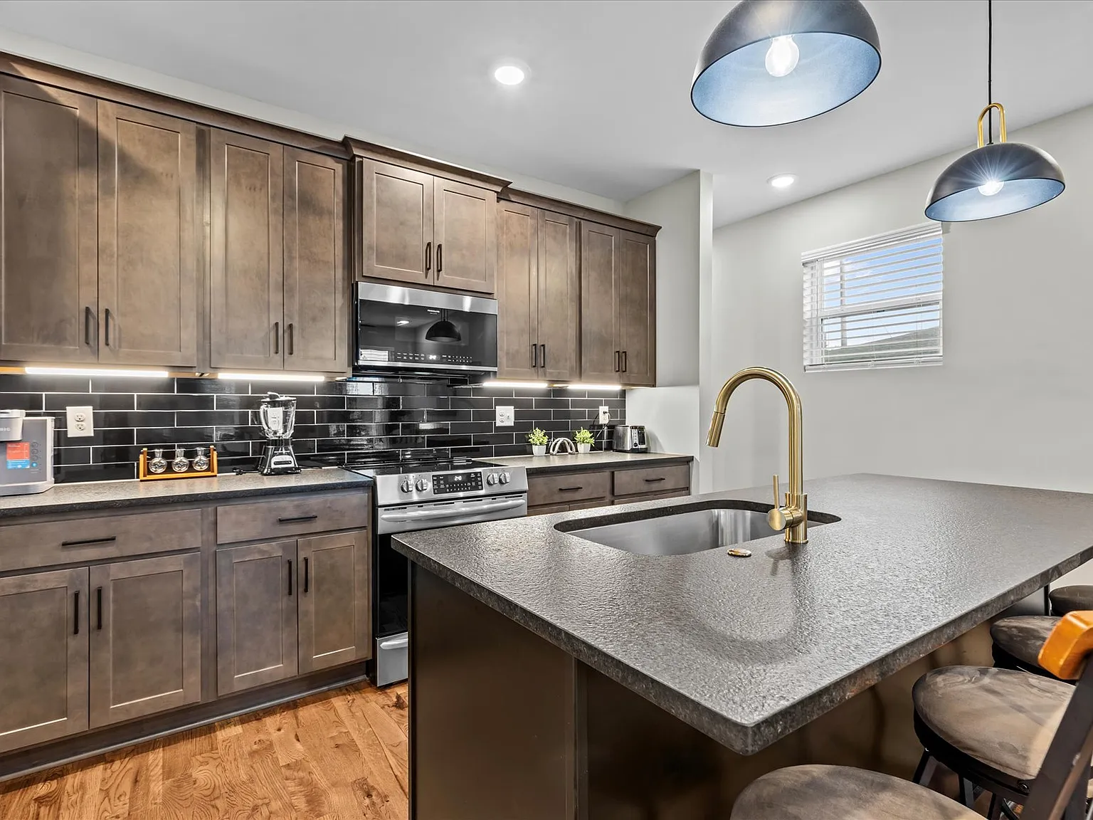 3 bed, 1456 sqft, $3,500 — Photo 3