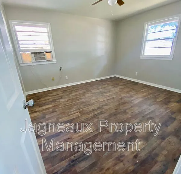 3566 Monroe St — Photo 9