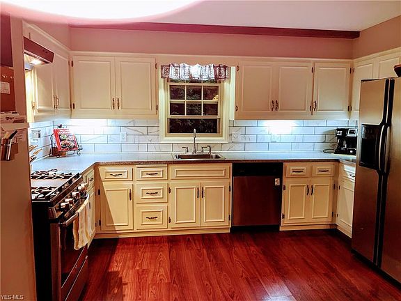 4th image of 3464 Daisy Ct