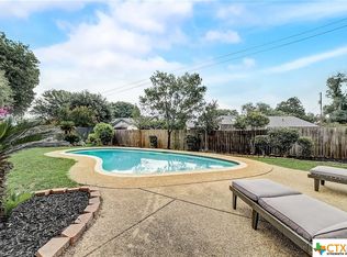 421 W Tanglewood Dr, New Braunfels, TX 78130
