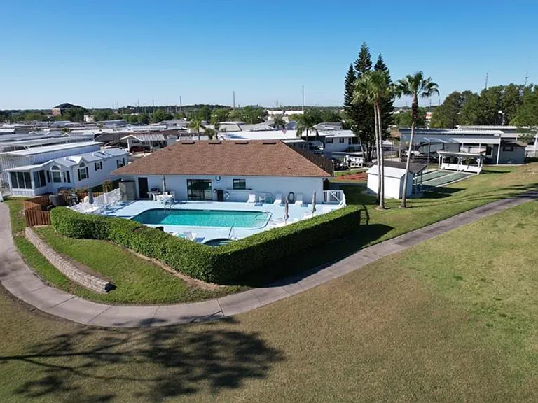 109 Tournament Dr — Photo 33