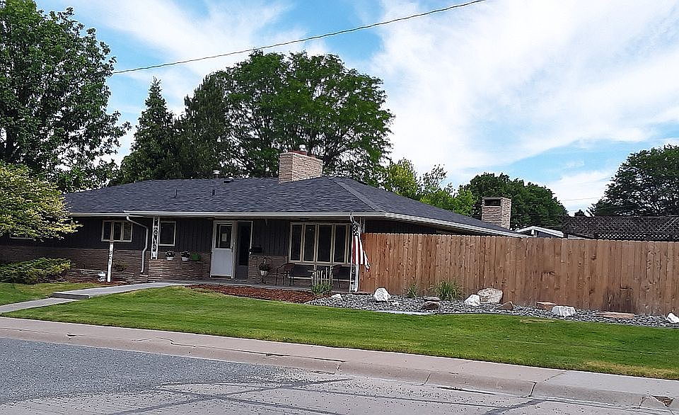 Terrific curb appeal!