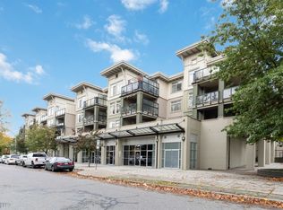 10180 153rd St #101, Surrey, BC V3R0B5