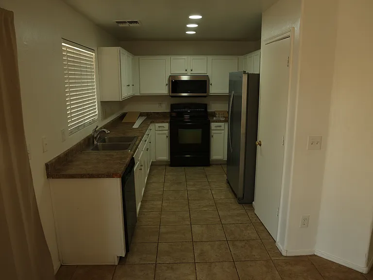 1450 E 12th Pl — Photo 30