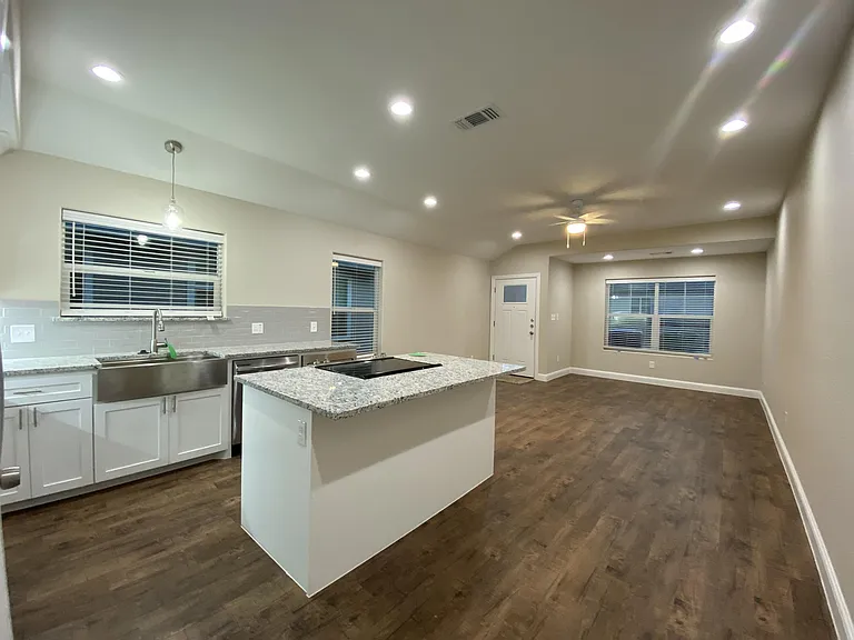 804 N Broughton St #804 — Photo 7