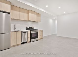 28 Salem Ave #4, Toronto, ON M6H 3C1