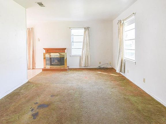 4th image of 202 E Fowler Ave