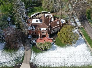 301 Far Hills Ave, Oakwood, OH 45409