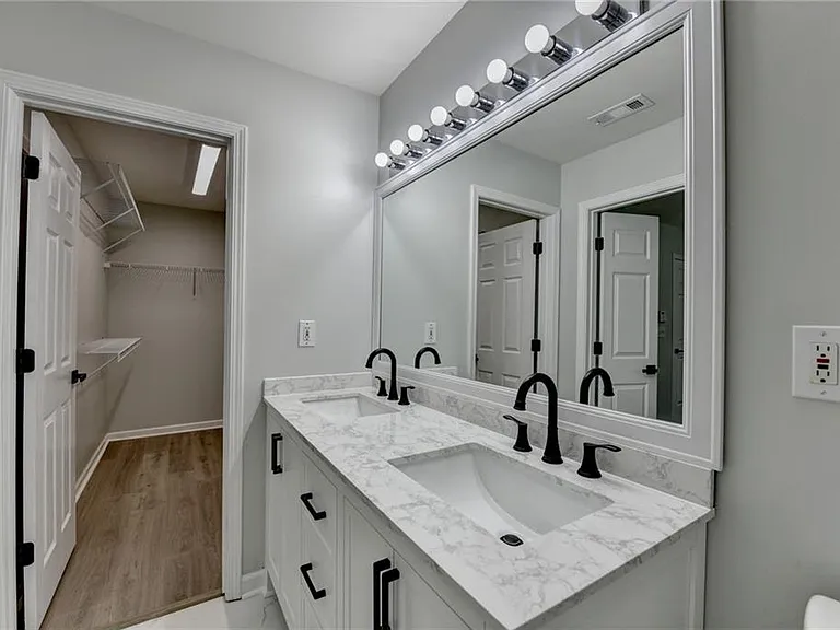 3977 Howell Park Rd — Photo 20
