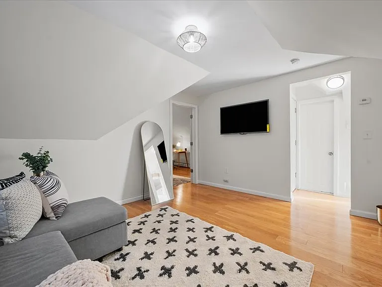 146 Vista Pl #3 — Photo 6