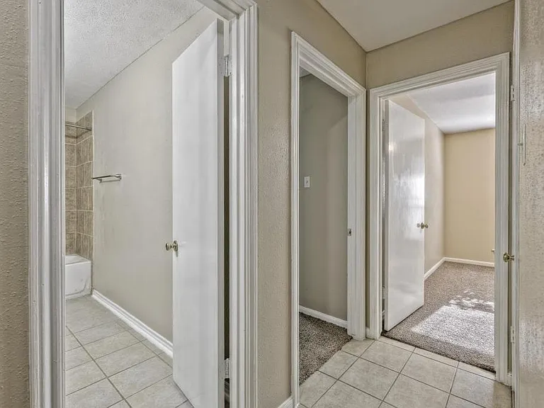 2327 Shadbury Ct — Photo 7