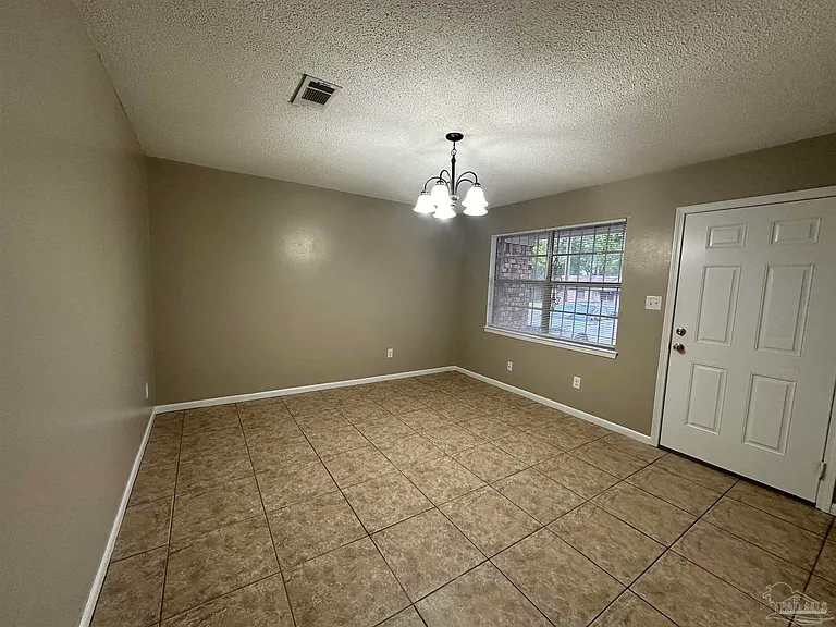 2810 Donley St — Photo 2