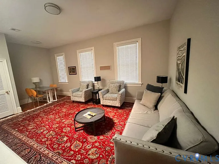 18 W Franklin St #4 — Photo 3