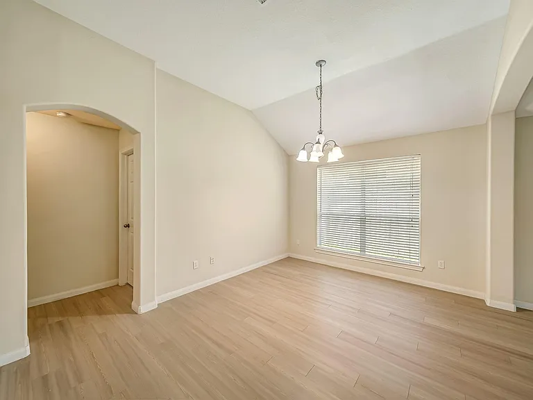 12810 Lake Shore Dr — Photo 7