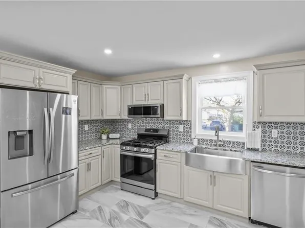 56 Center St, Woonsocket, RI 02895