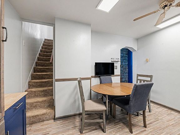 5th image of 208 W Broadway St